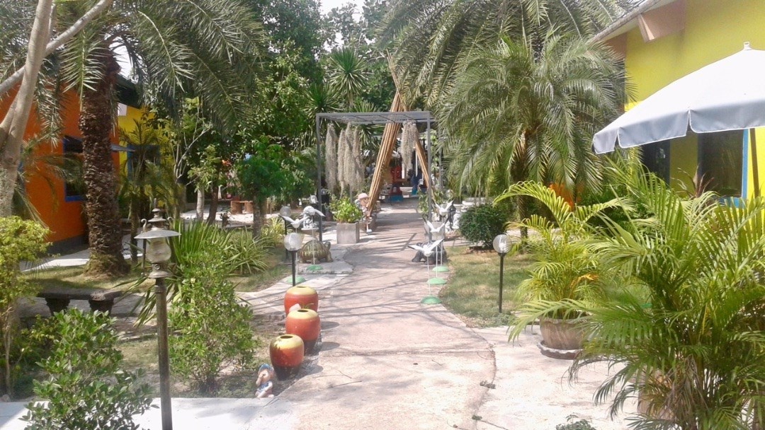 Resort on almost 3 rai :-  Pool, 8 Bungalows,  Bar, Restaurant, Owners cottage etc - Commercial - Silverlake - 