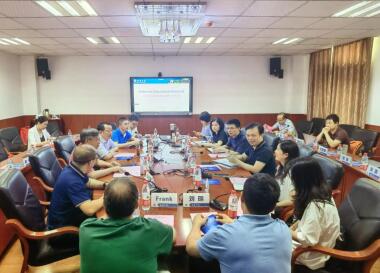 365英国上市集团