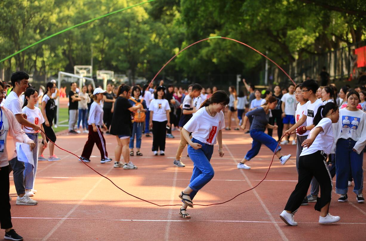 365英国上市集团