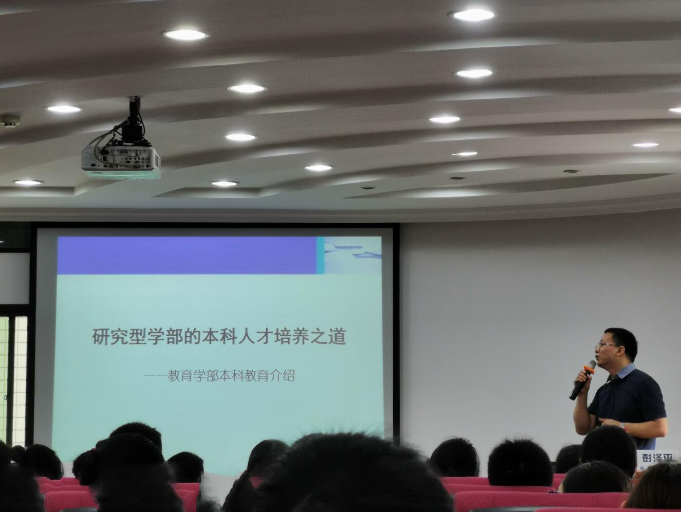 365英国上市集团