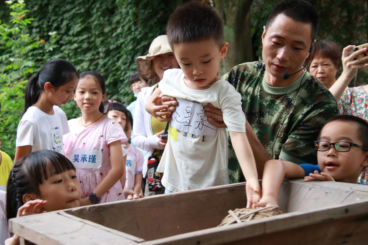 365英国上市集团