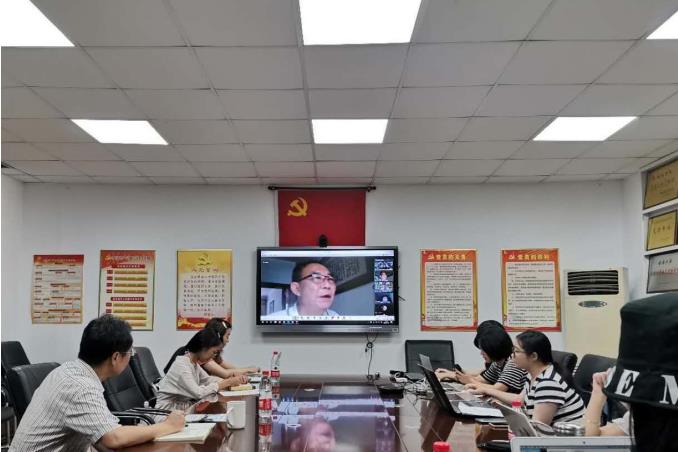 365英国上市集团