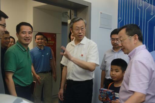 365英国上市集团