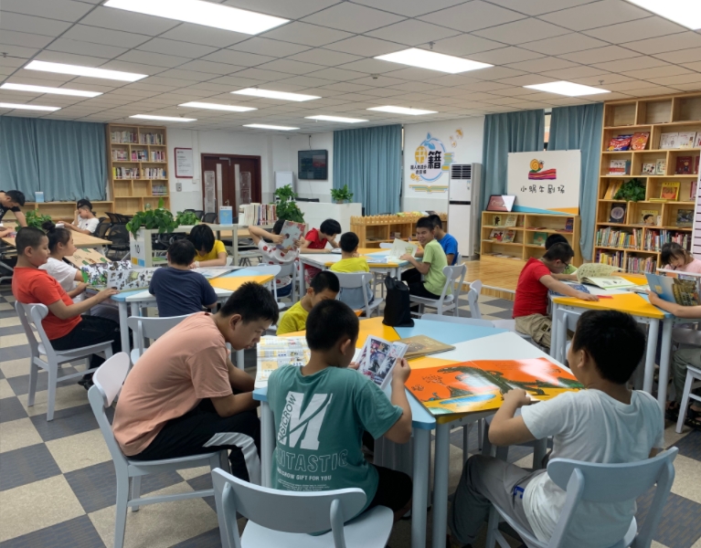 365英国上市集团