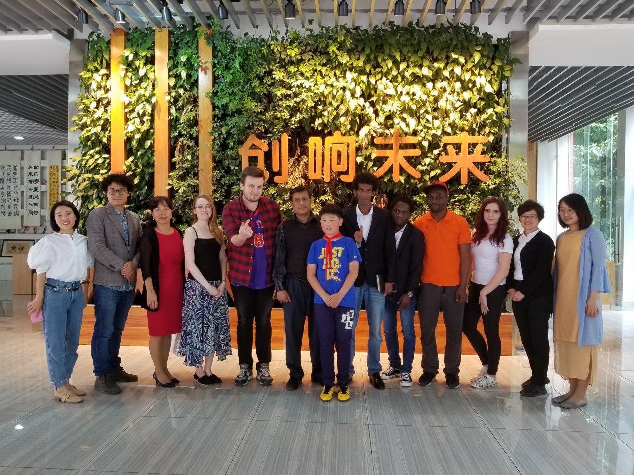 365英国上市集团