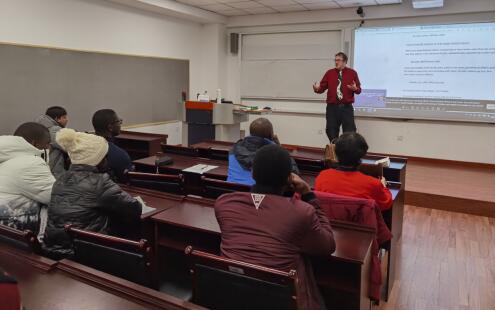 365英国上市集团