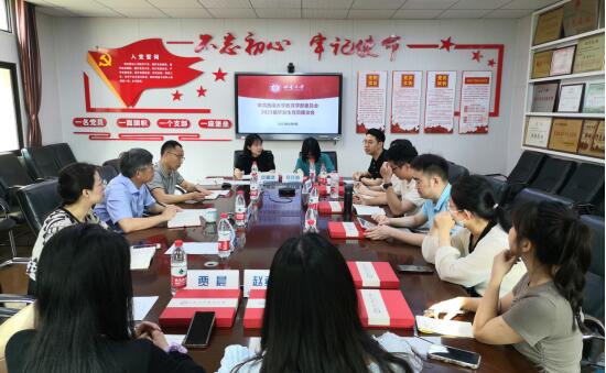 365英国上市集团