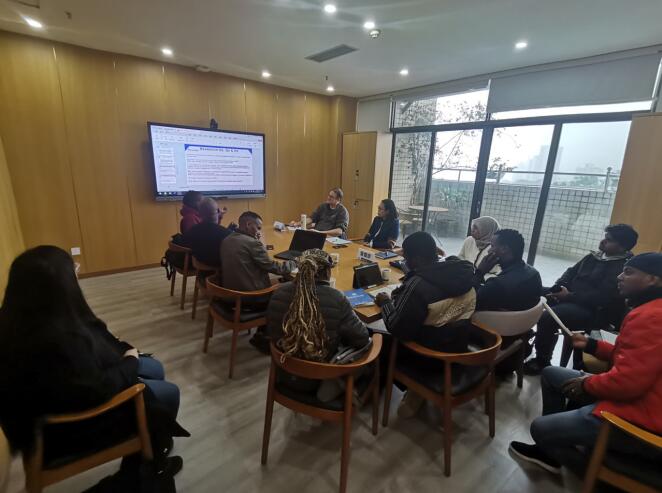 365英国上市集团