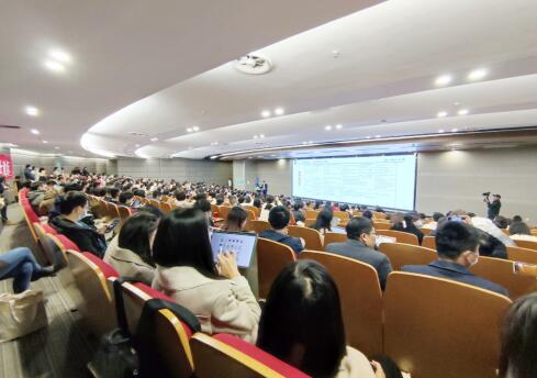 365英国上市集团