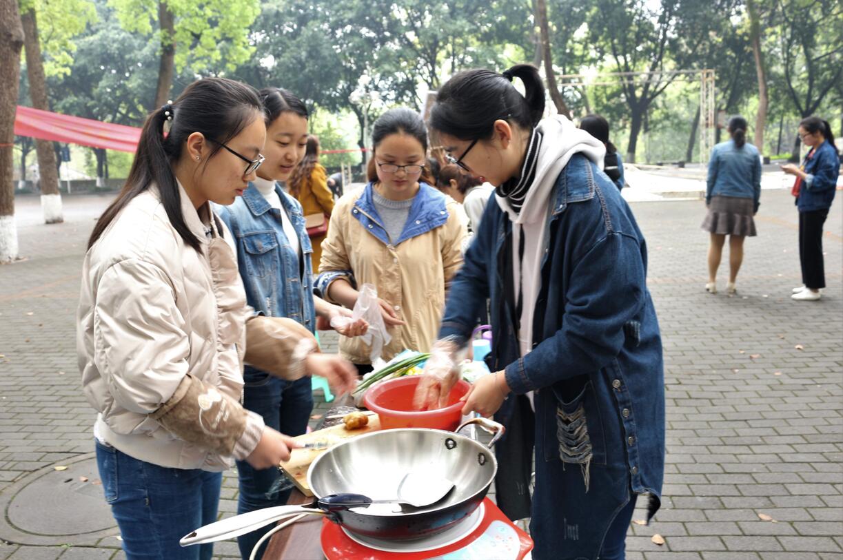 365英国上市集团