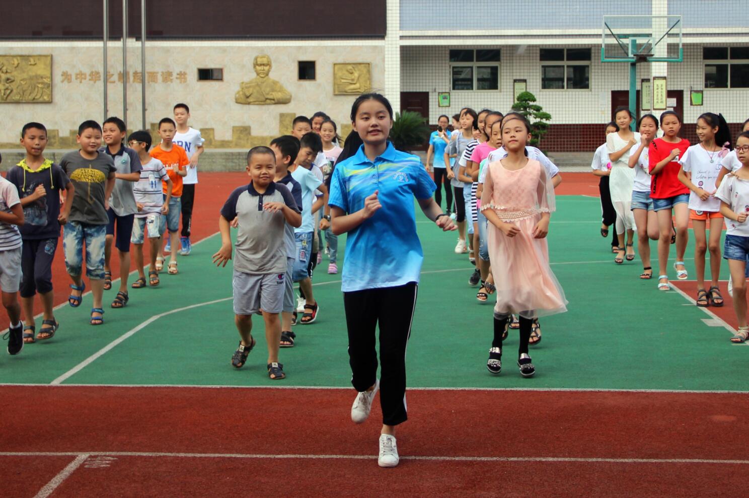 365英国上市集团