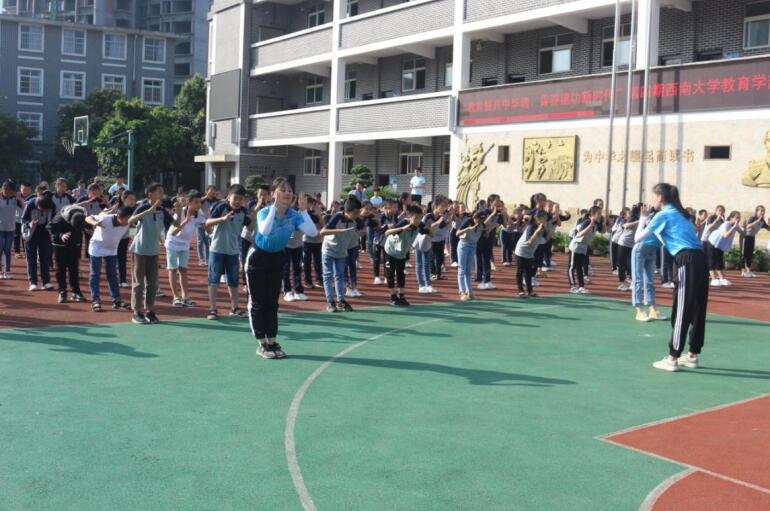 365英国上市集团