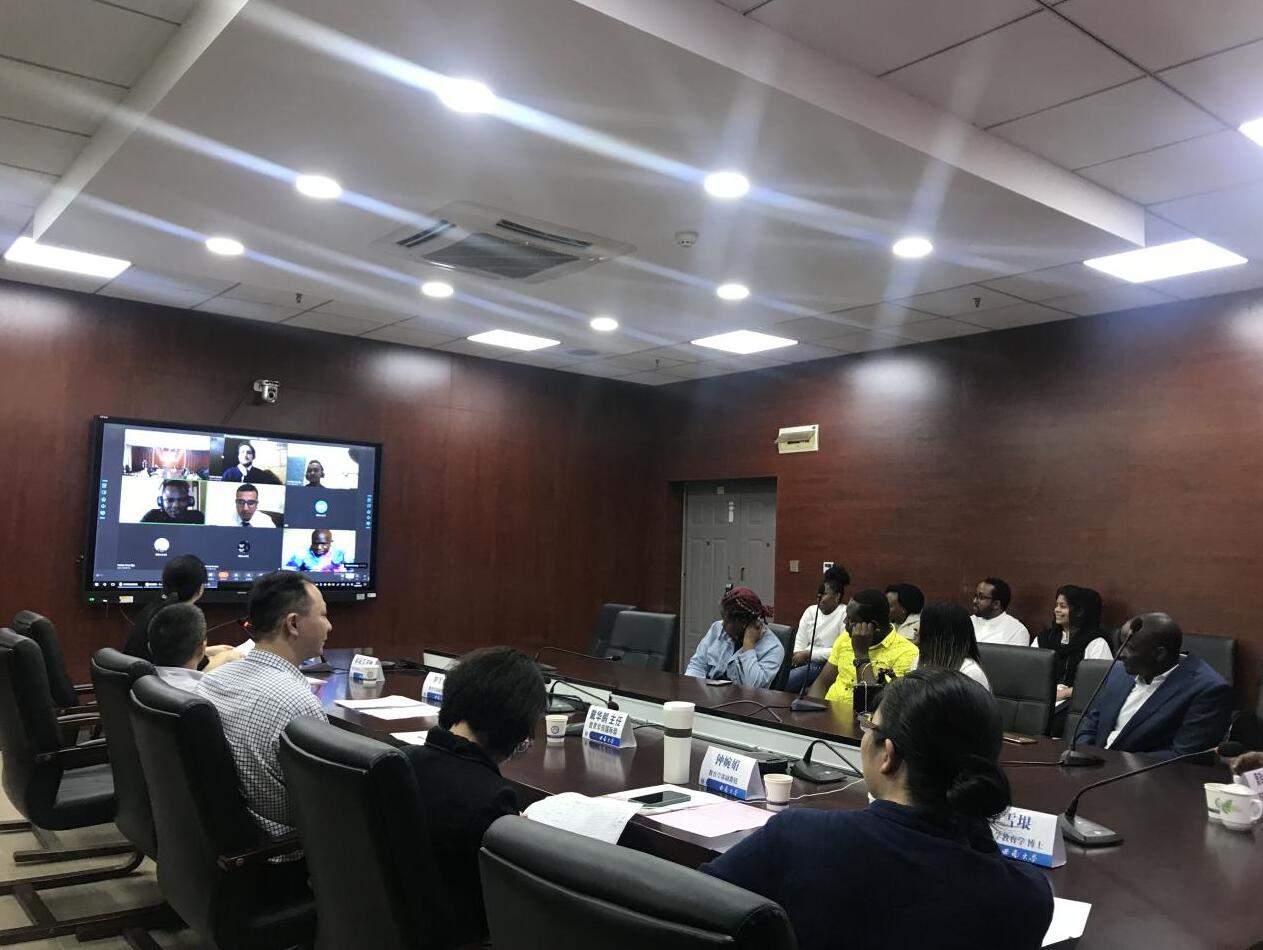 365英国上市集团