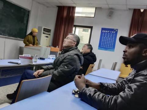 365英国上市集团