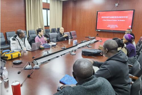 365英国上市集团