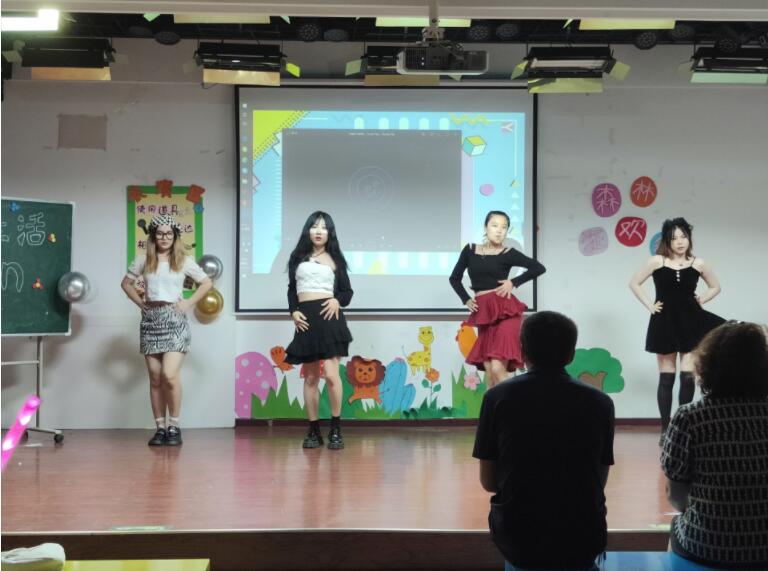 365英国上市集团