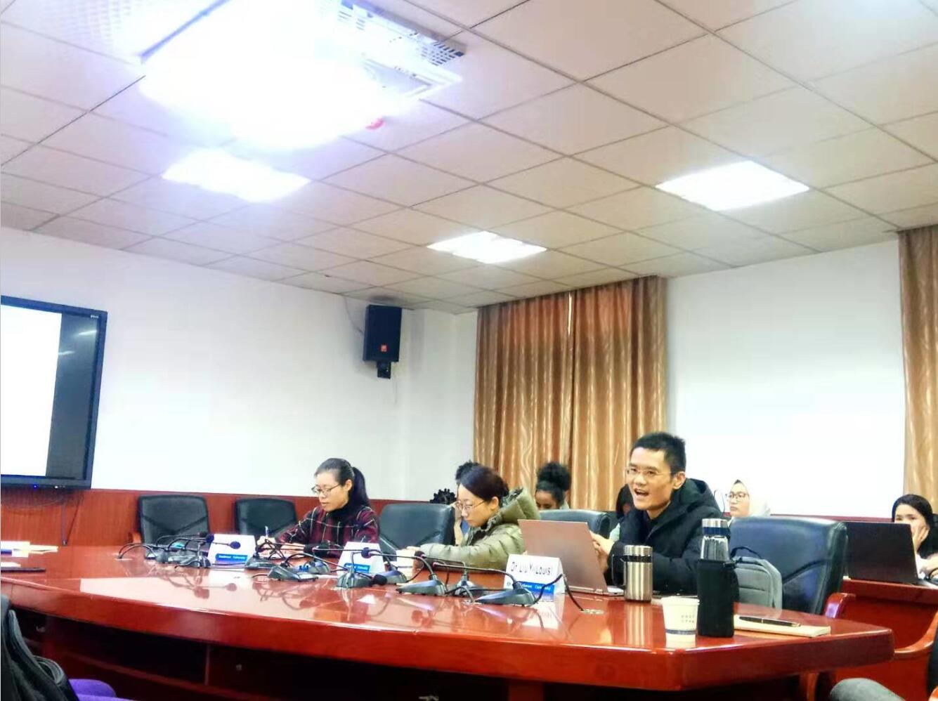 365英国上市集团