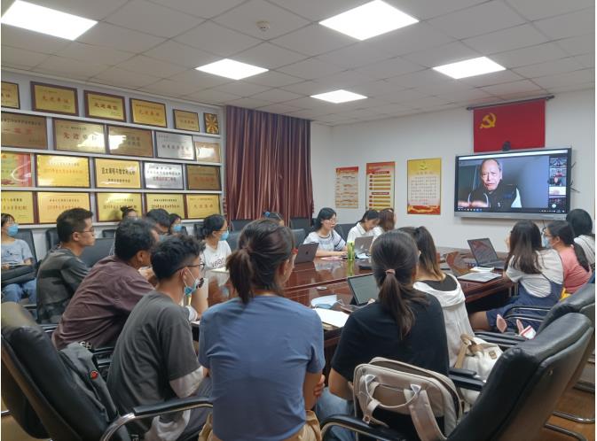 365英国上市集团