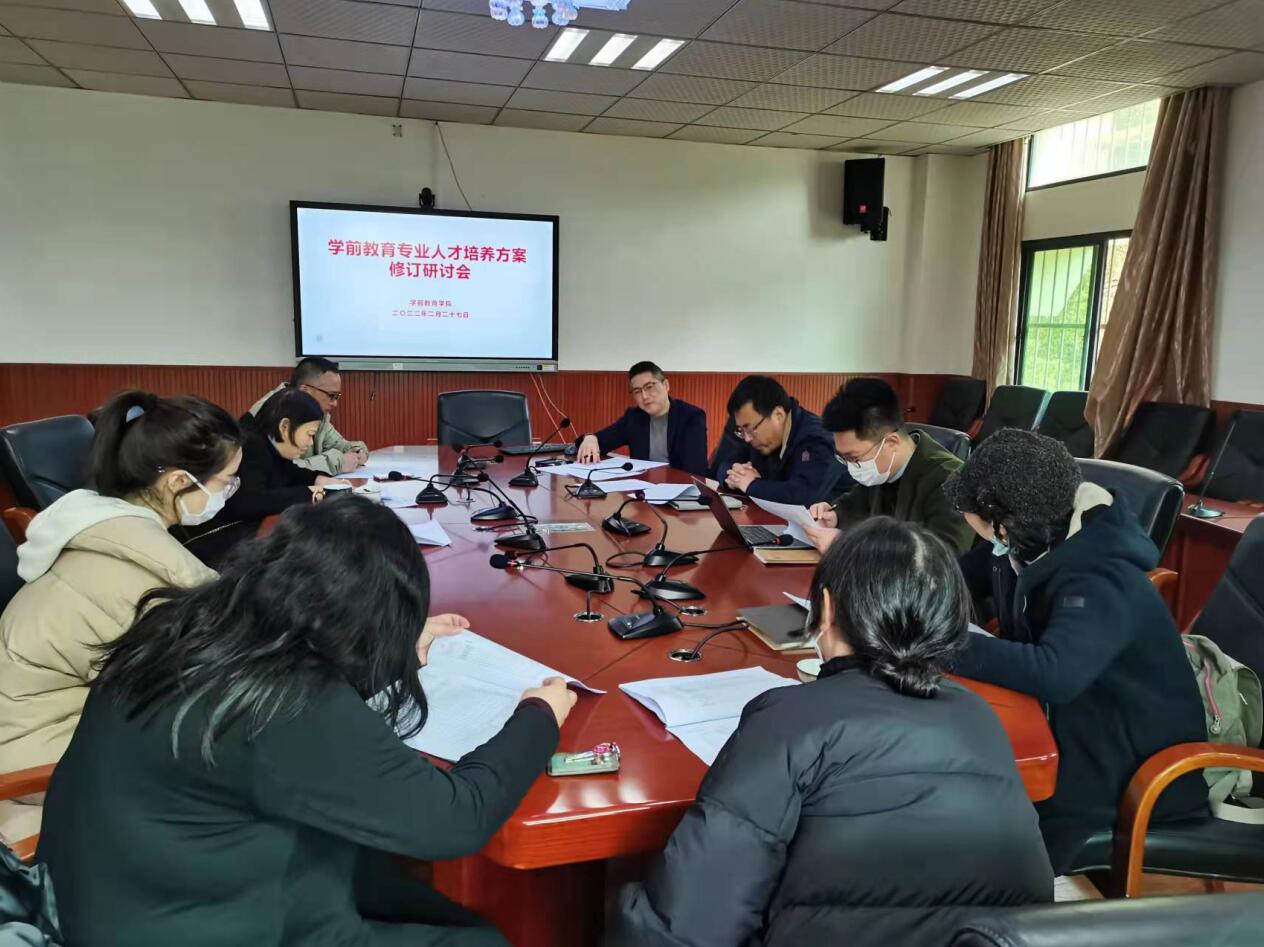 365英国上市集团