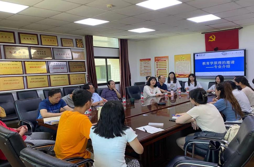 365英国上市集团