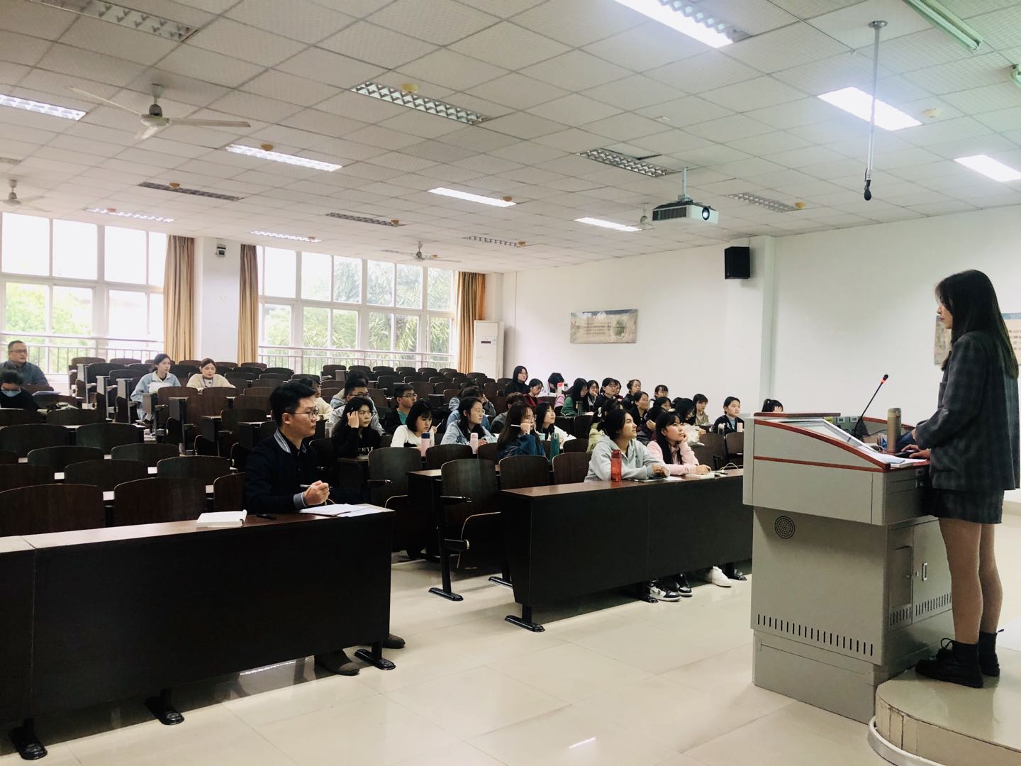 365英国上市集团