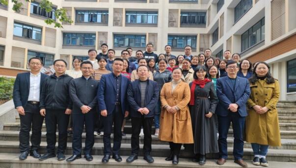 365英国上市集团