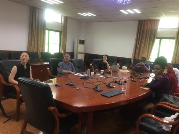 365英国上市集团