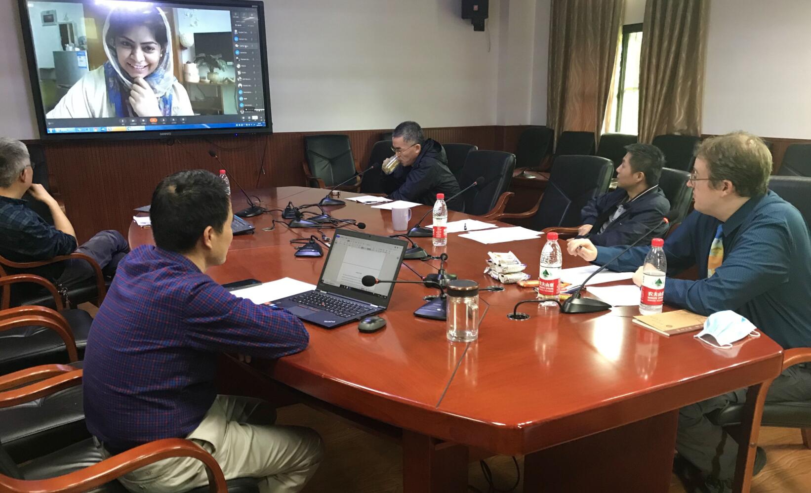 365英国上市集团