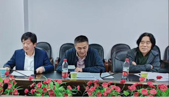 365英国上市集团