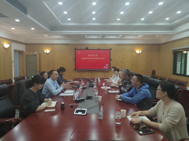 365英国上市集团