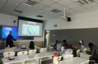 365英国上市集团