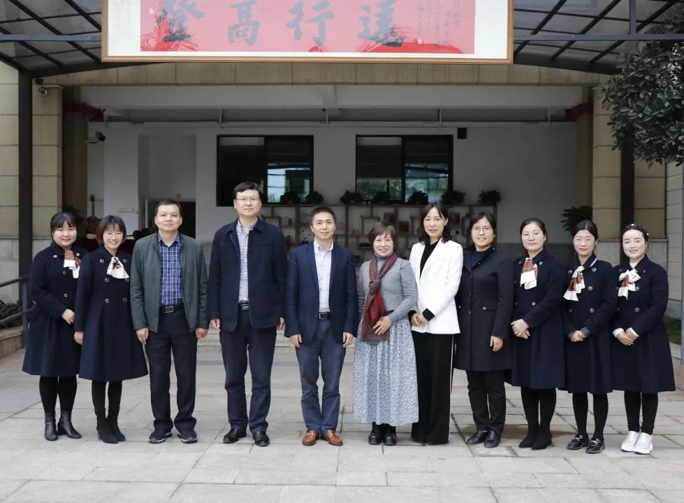 365英国上市集团