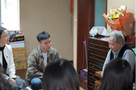 365英国上市集团