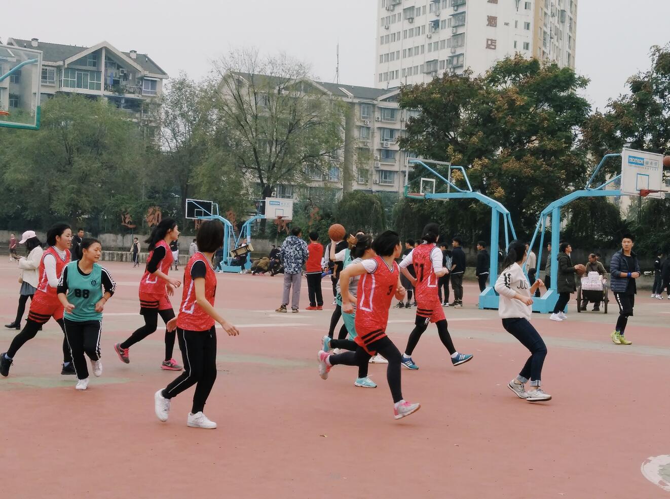 365英国上市集团