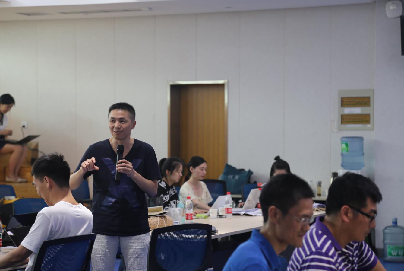 365英国上市集团