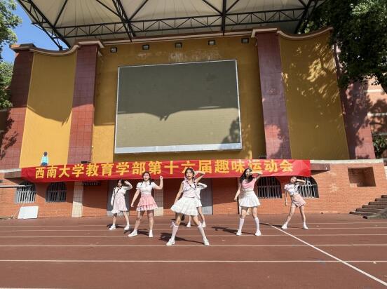 365英国上市集团