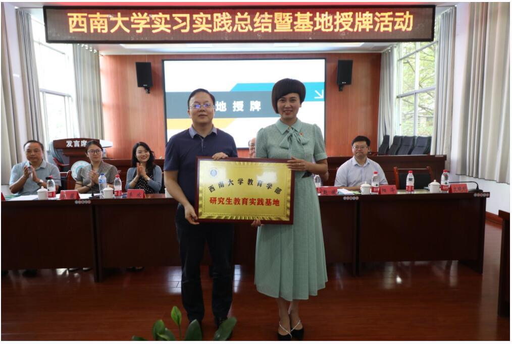 365英国上市集团