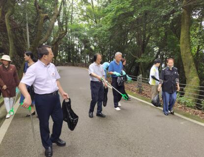 365英国上市集团