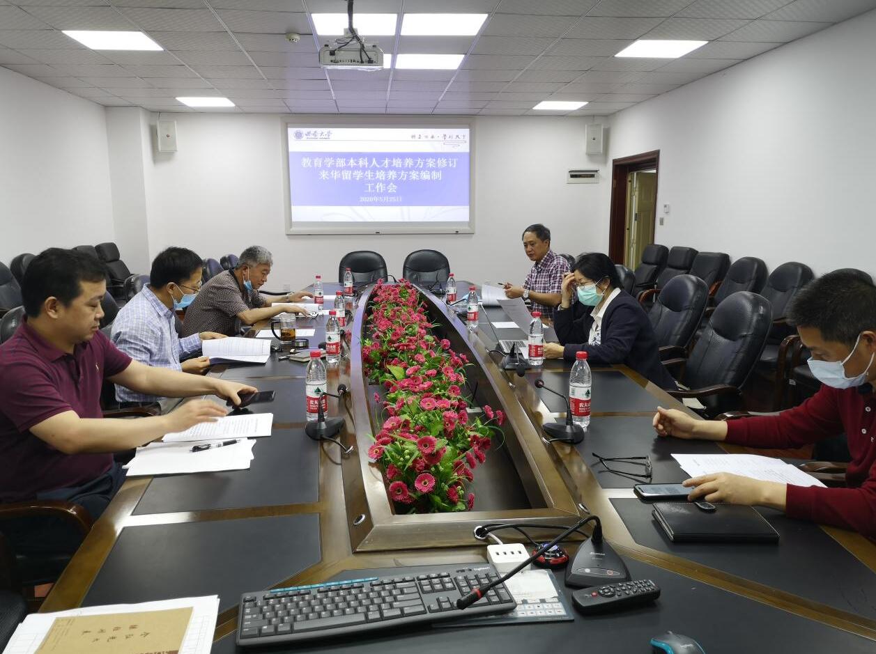 365英国上市集团