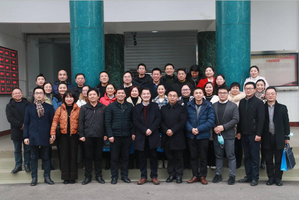 365英国上市集团