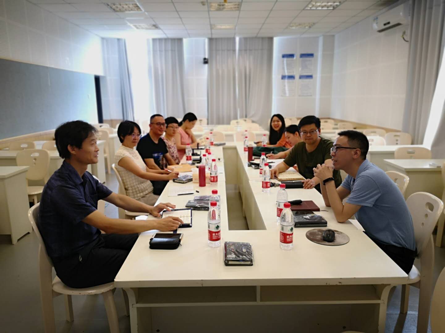 365英国上市集团