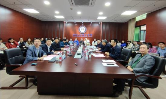 365英国上市集团