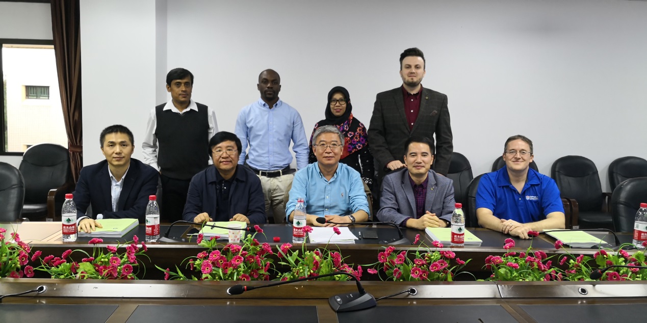 365英国上市集团