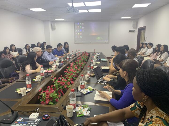 365英国上市集团