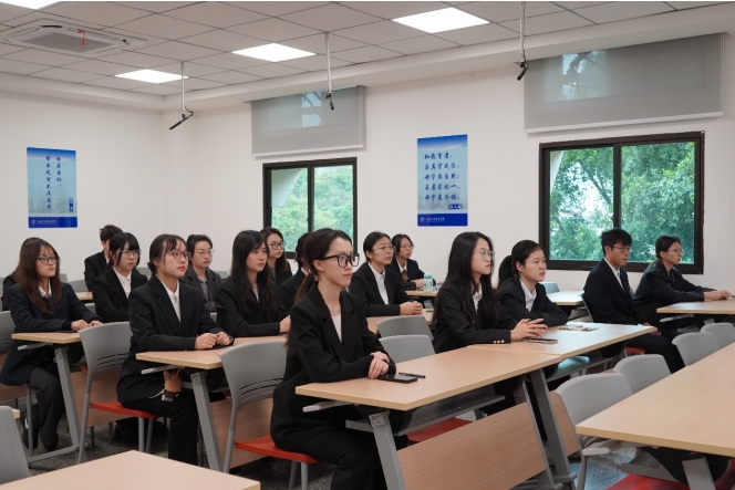 365英国上市集团