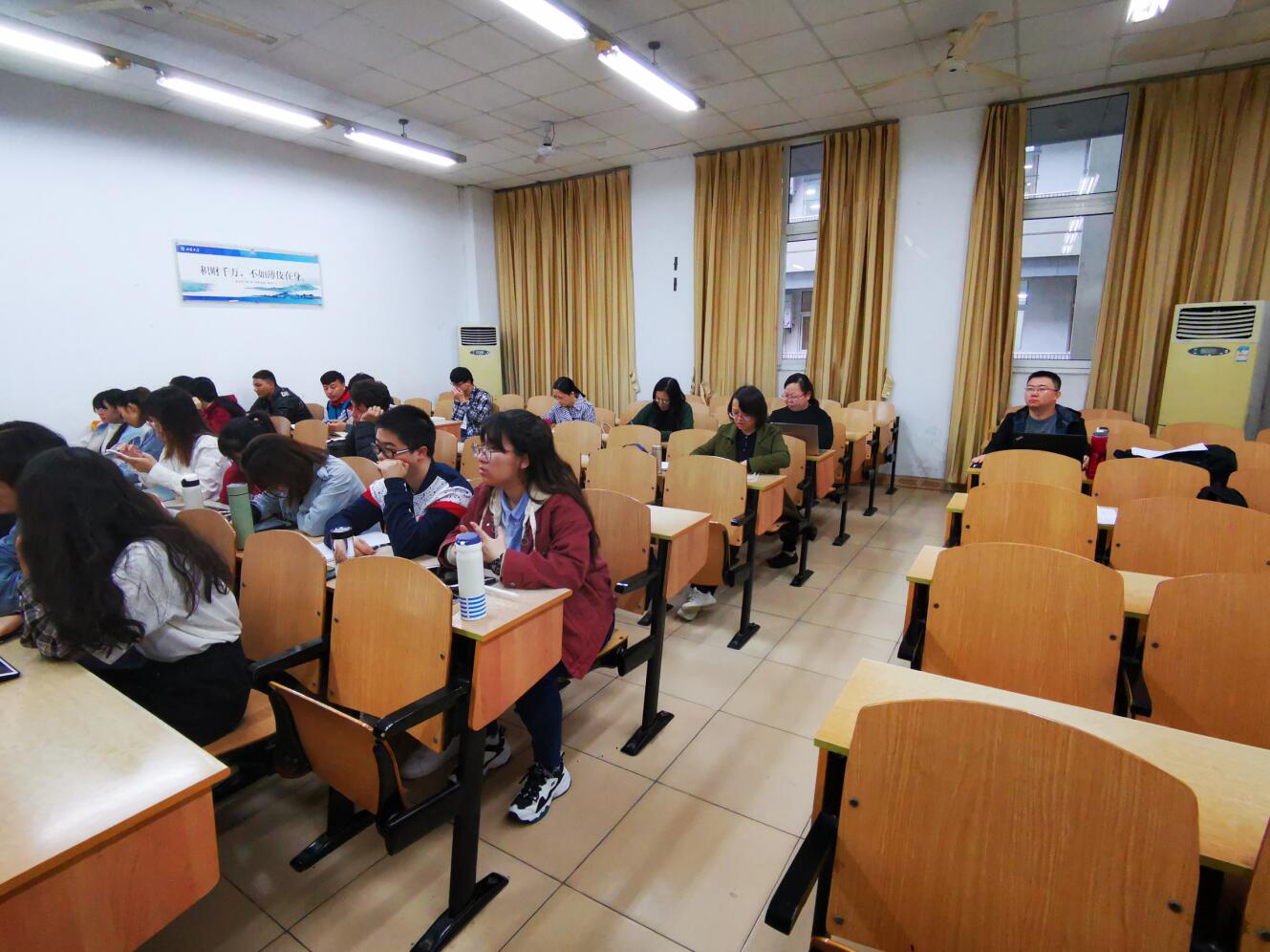 365英国上市集团