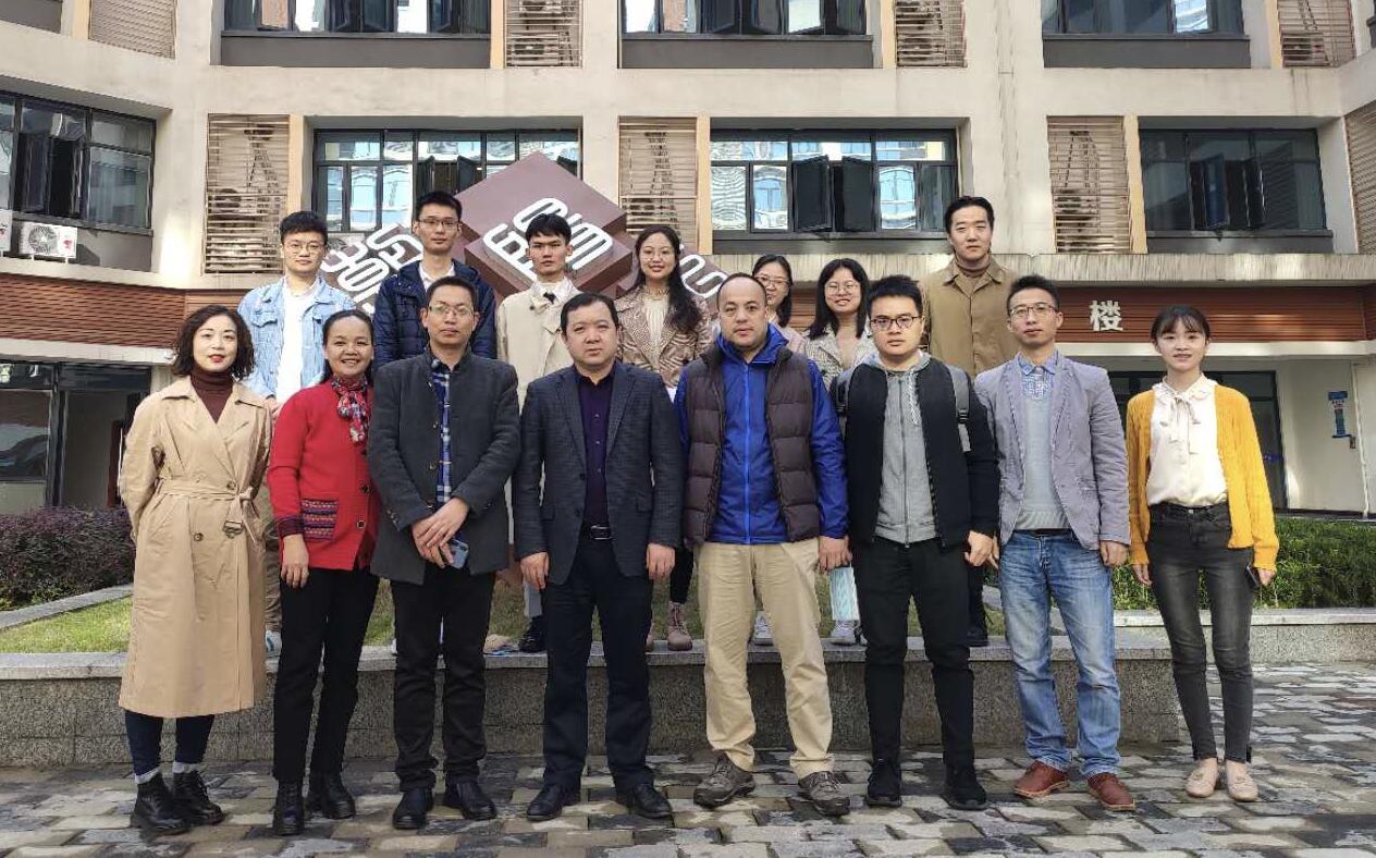 365英国上市集团