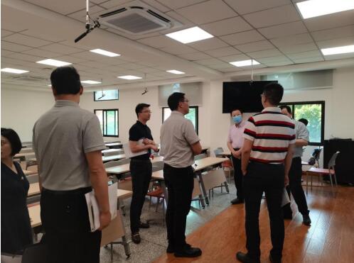 365英国上市集团