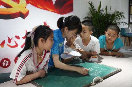 365英国上市集团