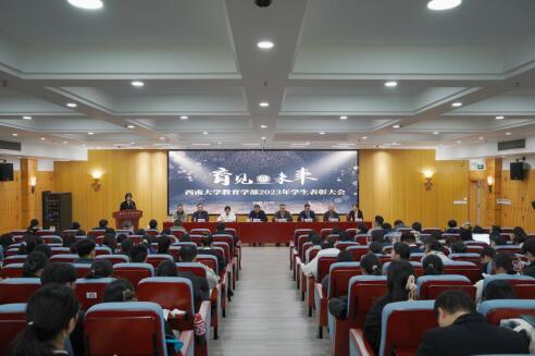 365英国上市集团